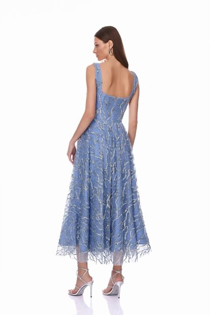 Robe de soirée bleue brodée